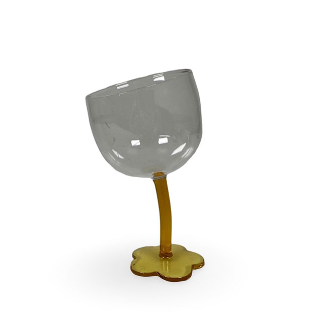 WINE GLASS FLORETTE TILTED YELLOW i gruppen Dukning / DRICKSGLAS & KARAFF  hos Miljögården (149416)