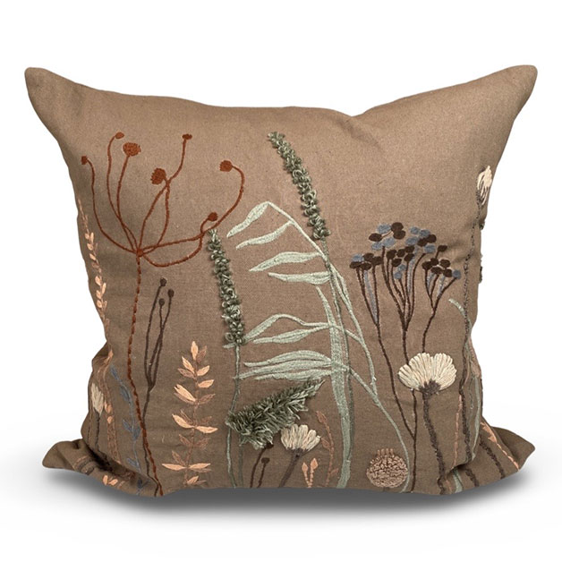 CUSHION COVER MEDUSA BROWN/TERRA SMALL in the group Textiles / Cushion Covers / Embroidered  cushion covers at Miljögården (686190)
