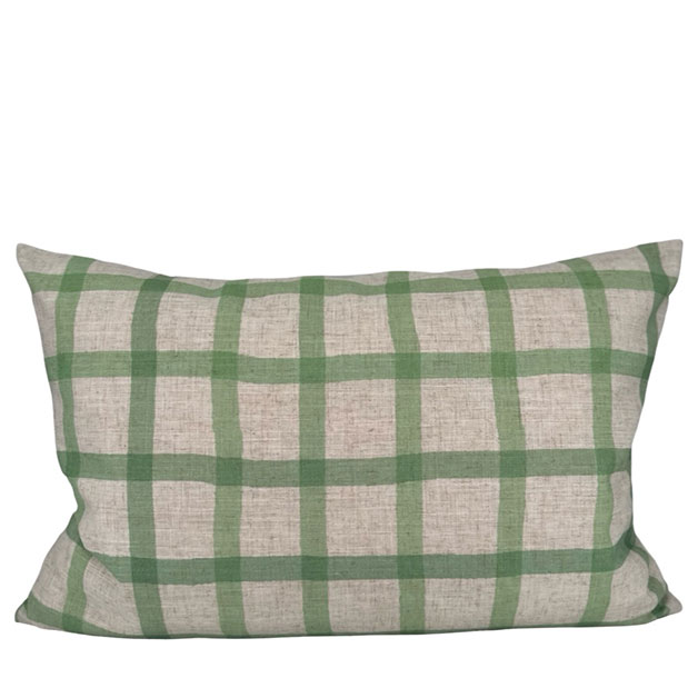 CUSHION COVER PATCH GREEN LONG i gruppen Textilier / KUDDFODRAL / Mönstrade fodral hos Miljögården (689660-1)