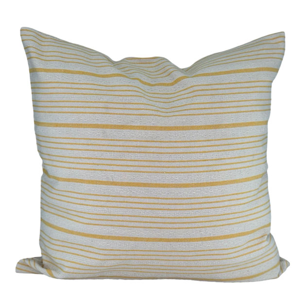 CUSHION COVER STRIA YELLOW i gruppen Textilier / KUDDFODRAL / Mönstrade fodral hos Miljögården (689810)