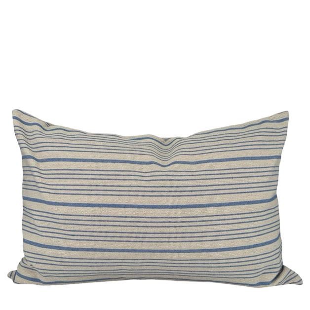 CUSHION COVER STRIA BLUE LONG i gruppen Textilier / KUDDFODRAL / Mönstrade fodral hos Miljögården (689880-1)