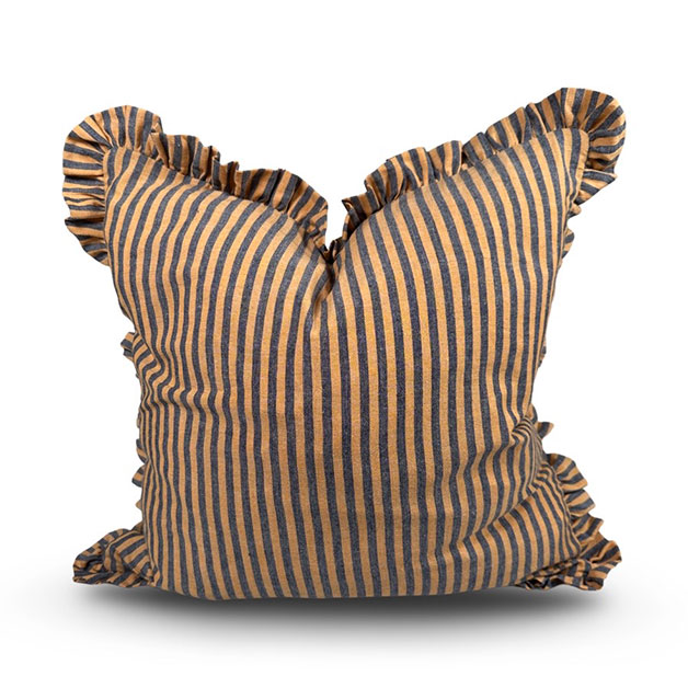 CUSHION COVER FLOUNCE HONEY STRIPE i gruppen Textilier / KUDDFODRAL / Mönstrade fodral hos Miljögården (716410)