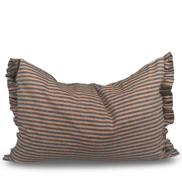 CUSHION COVER FLOUNCE TAN STRIPE LONG i gruppen Textilier / KUDDFODRAL / Mönstrade fodral hos Miljögården (716550)