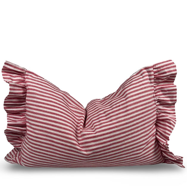 CUSHION COVER FLOUNCE RED STRIPE LONG i gruppen Textilier / KUDDFODRAL / Mönstrade fodral hos Miljögården (716740)