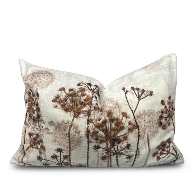 CUSHION COVER ACHILLEA VELVET i gruppen Textilier / KUDDFODRAL / Broderade kuddfodral hos Miljögården (720150)