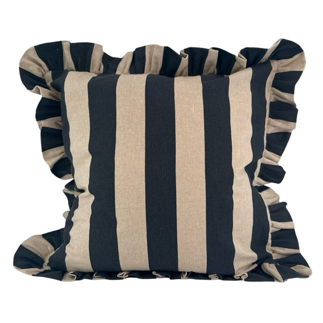 CUSHION COVER FLOUNCE CHARCOAL BLOCK STRIPE i gruppen Textilier / KUDDFODRAL / Mönstrade fodral hos Miljögården (721380-4)