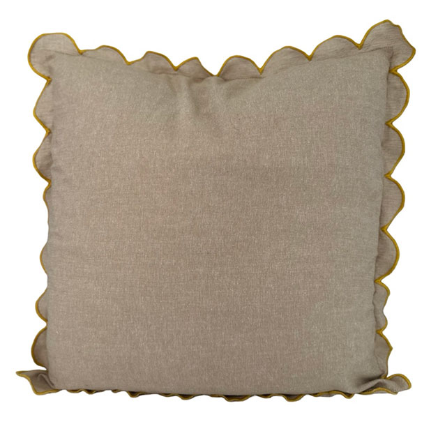 CUSHION COVER SCALLOP EDGE YELLOW i gruppen Textilier / KUDDFODRAL / Mönstrade fodral hos Miljögården (725310)