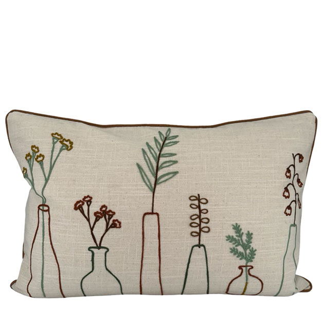 CUSHION COVER OUTLINE MULTI i gruppen Textilier / KUDDFODRAL / Broderade kuddfodral hos Miljögården (725788)