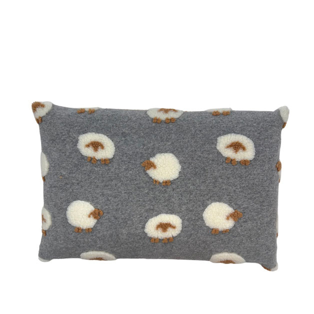 CUSHION COVER SHEEP DREAMS LONG i gruppen Textilier / KUDDFODRAL / Broderade kuddfodral hos Miljögården (728988-1)