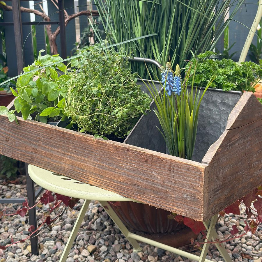 WOOD AND METAL BASKET BRIE
