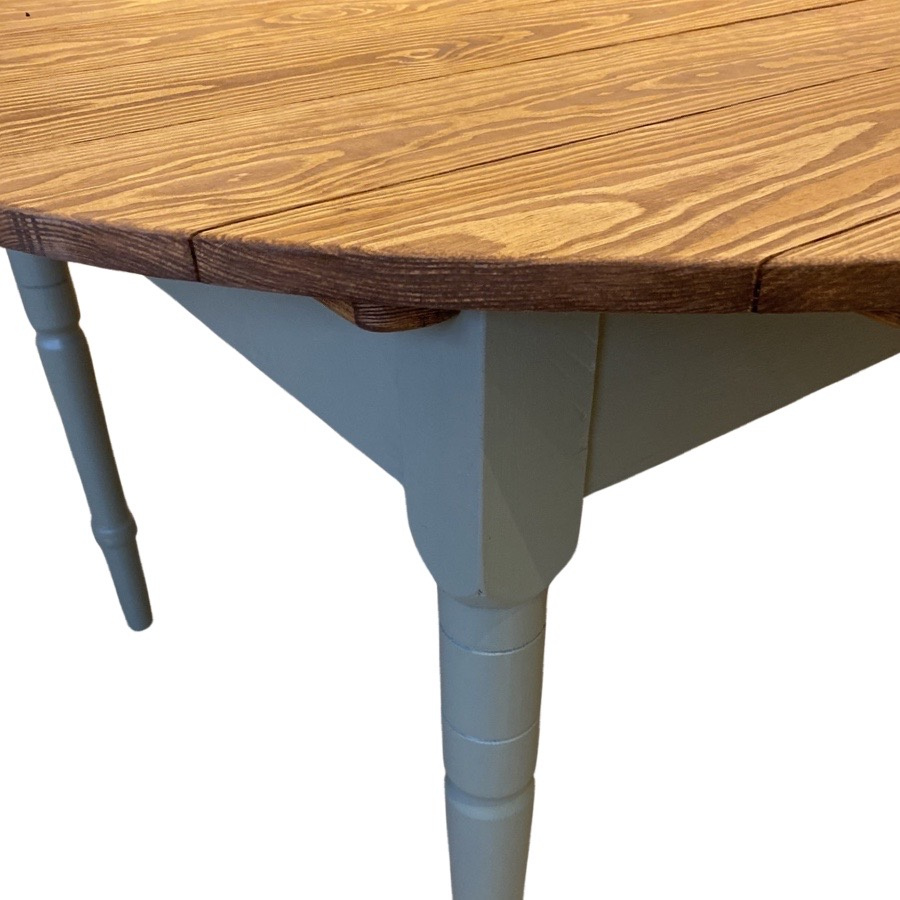 ROUND TABLE KRISTINA LIN VALNÖT/ANTIKGRÖN