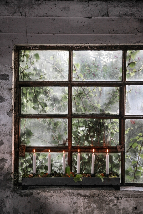 CANDLE HOLDER BRIDGE FORGED LARGE BLACK