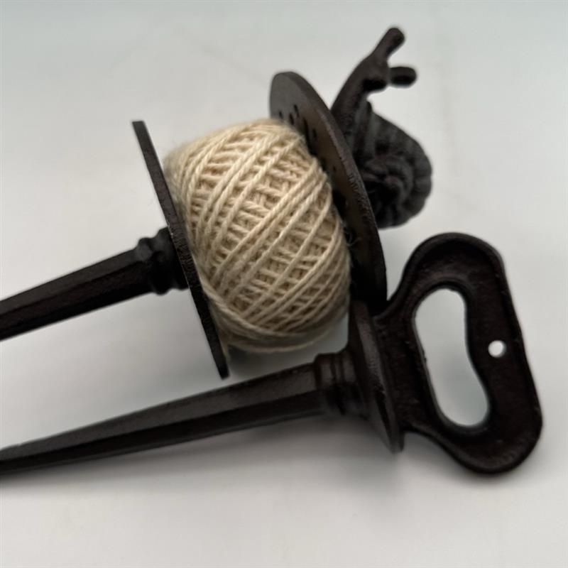 TWINE HOLDER AND STAKE GARDY