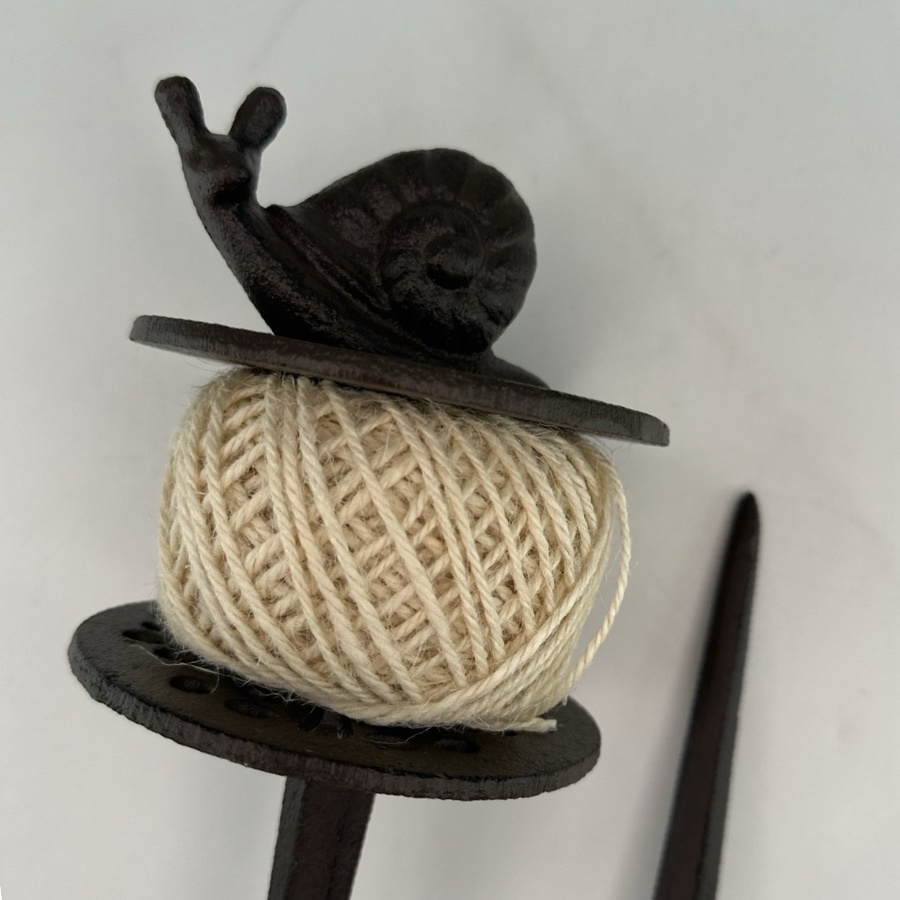 TWINE HOLDER AND STAKE GARDY