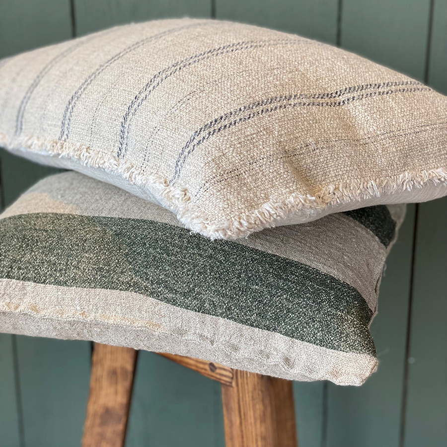 CUSHION COVER y/d FRANCINE BLUE OBLONG