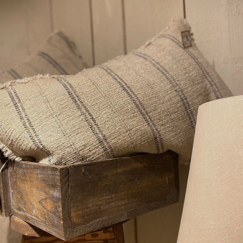 CUSHION COVER y/d FRANCINE BLUE OBLONG