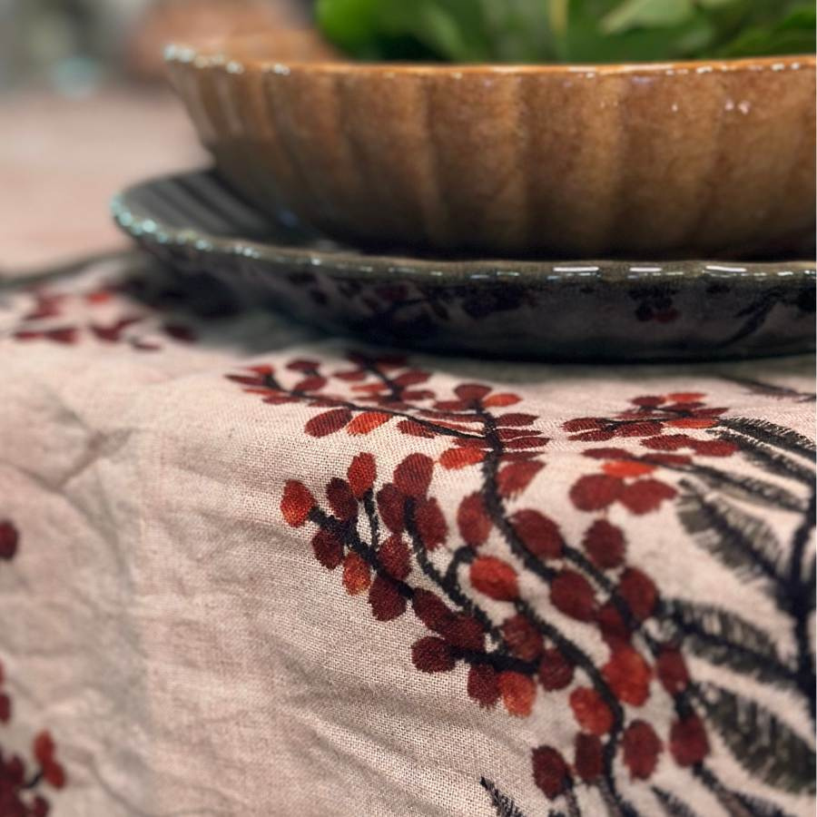 TABLE CLOTH TAXUS RED