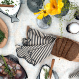 NAPKIN SCALLOP STRIPE CHARCOAL NAPKIN SCALLOP STRIPE CHARCOAL