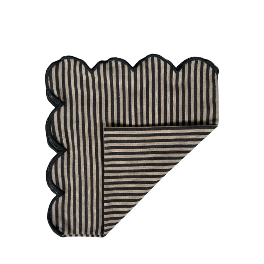 NAPKIN SCALLOP STRIPE CHARCOAL