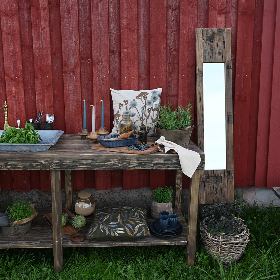 ReUSED IRON BUCKET LOW